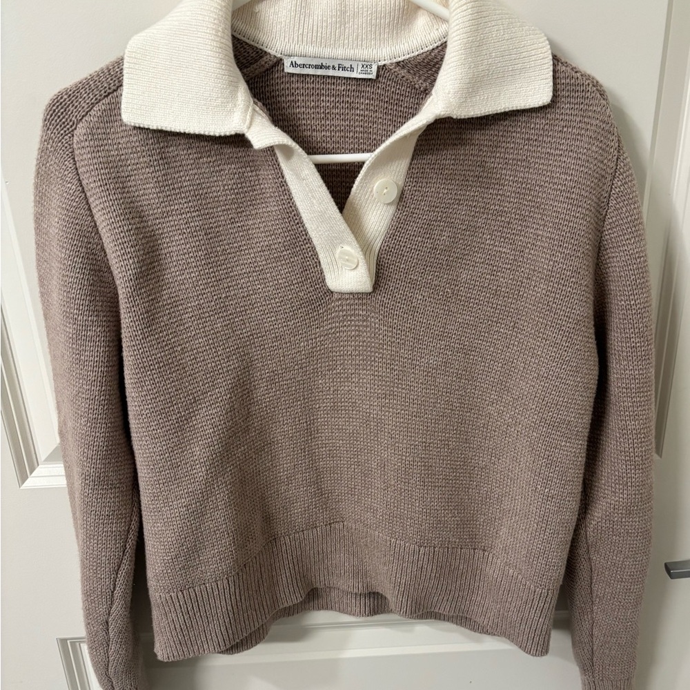 Abercrombie & Fitch Women's V-Neck Sweater in Cream and Tan